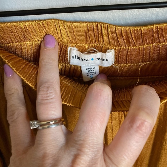 Urban Outfitters Gold Pants Size Small - Picture 3 of 4